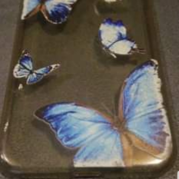 IPhone 7 64g unlocked - Picture 2 of 3